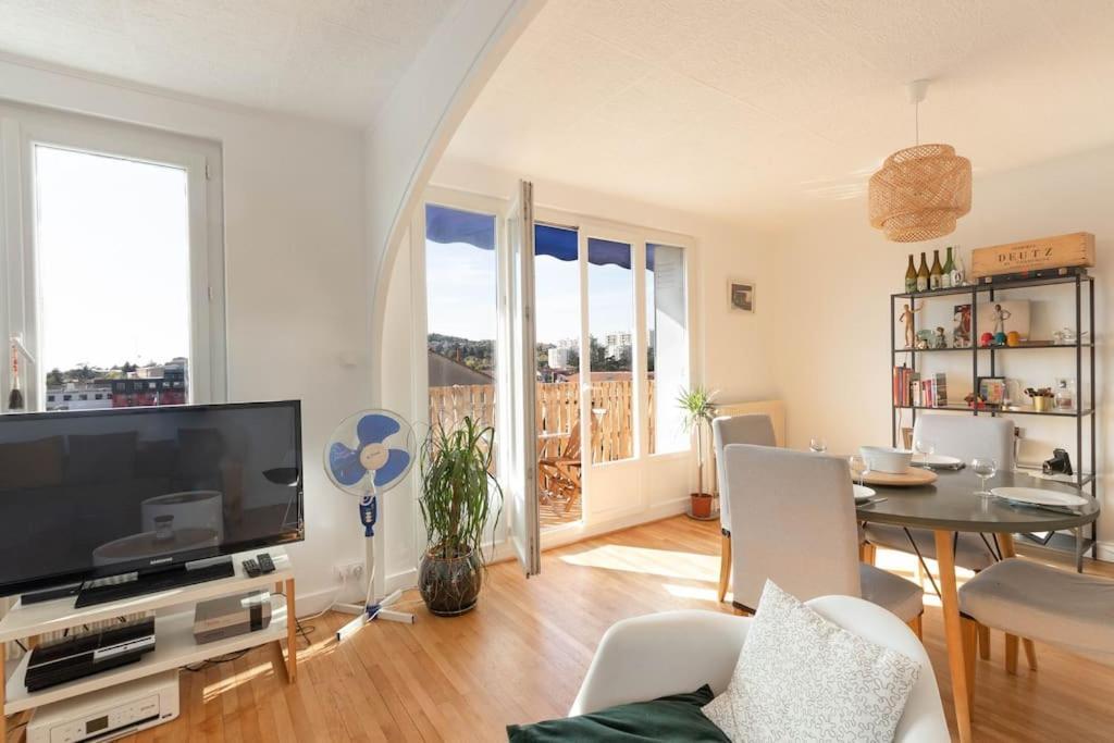 Cabana & Grand Appartement Cosy - Parking & Balcon Villefranche-sur-Saone Bagian luar foto