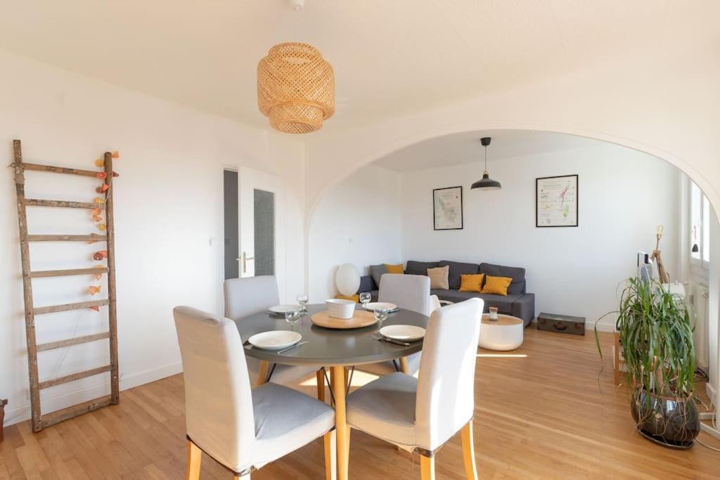 Cabana & Grand Appartement Cosy - Parking & Balcon Villefranche-sur-Saone Bagian luar foto