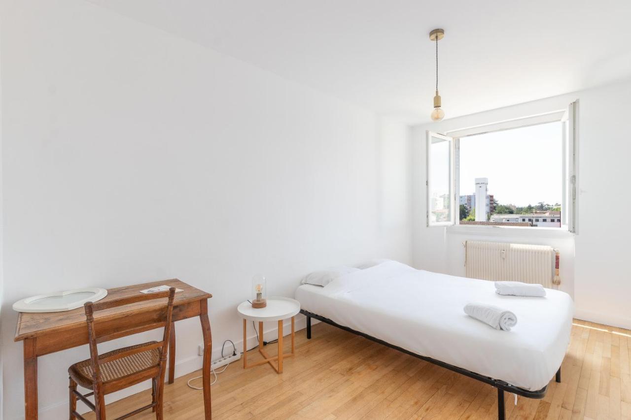 Cabana & Grand Appartement Cosy - Parking & Balcon Villefranche-sur-Saone Bagian luar foto